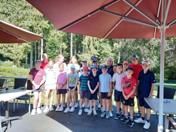 GC Hoisdorf Jugendcamp 5 Alle Kinder des Camp im Golf Club Hoisdorf mit Betreuern