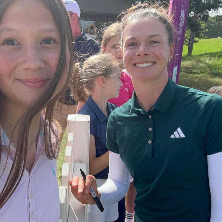 Mila Tange GC Hoisdorf Selfie Mit Esther Henseleit In Winsen LET Tour